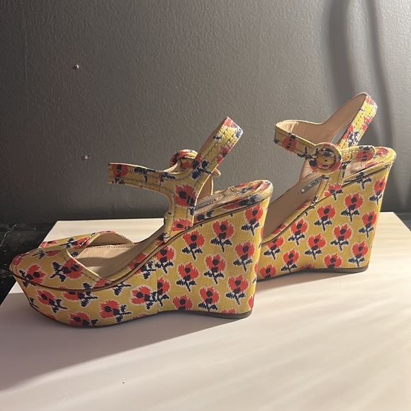 Prada yellow & floral platform, wedge sandals - Picture 4 of 12